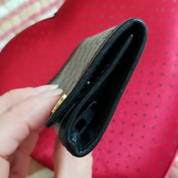 Vintage Gucci Key Holder- Authentic - Picture 15 of 16